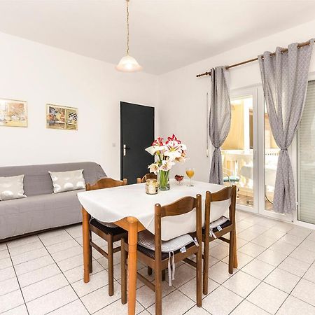 Apartments And Room Lotus ตรีบูนย์ ภายนอก รูปภาพ