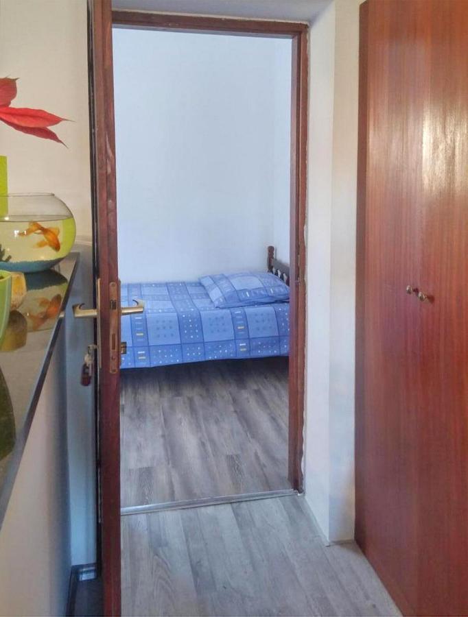 Apartments And Room Lotus ตรีบูนย์ ภายนอก รูปภาพ
