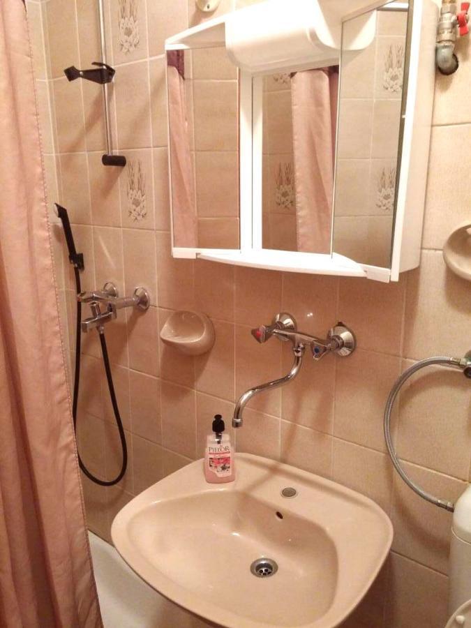 Apartments And Room Lotus ตรีบูนย์ ภายนอก รูปภาพ