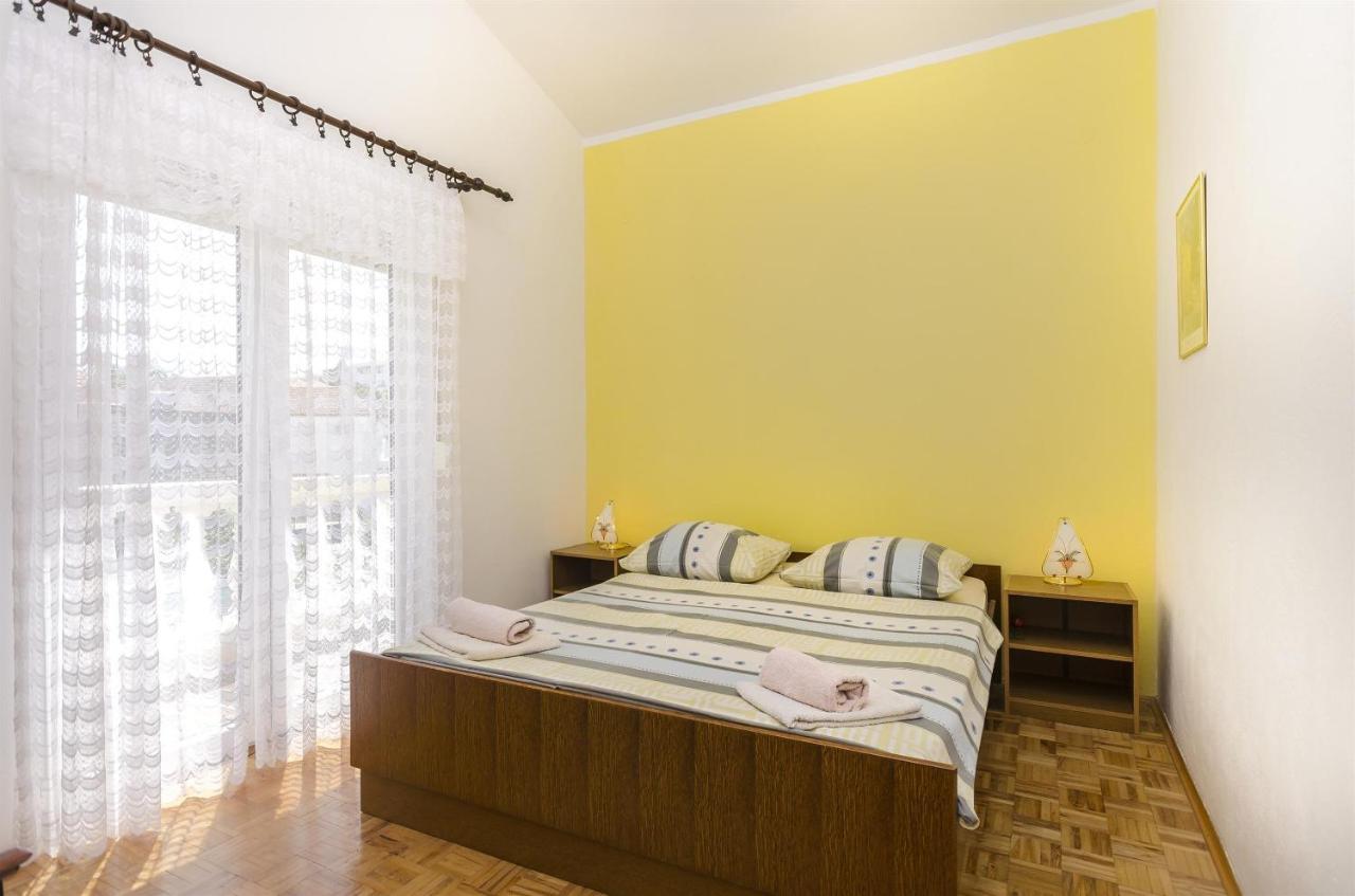 Apartments And Room Lotus ตรีบูนย์ ภายนอก รูปภาพ